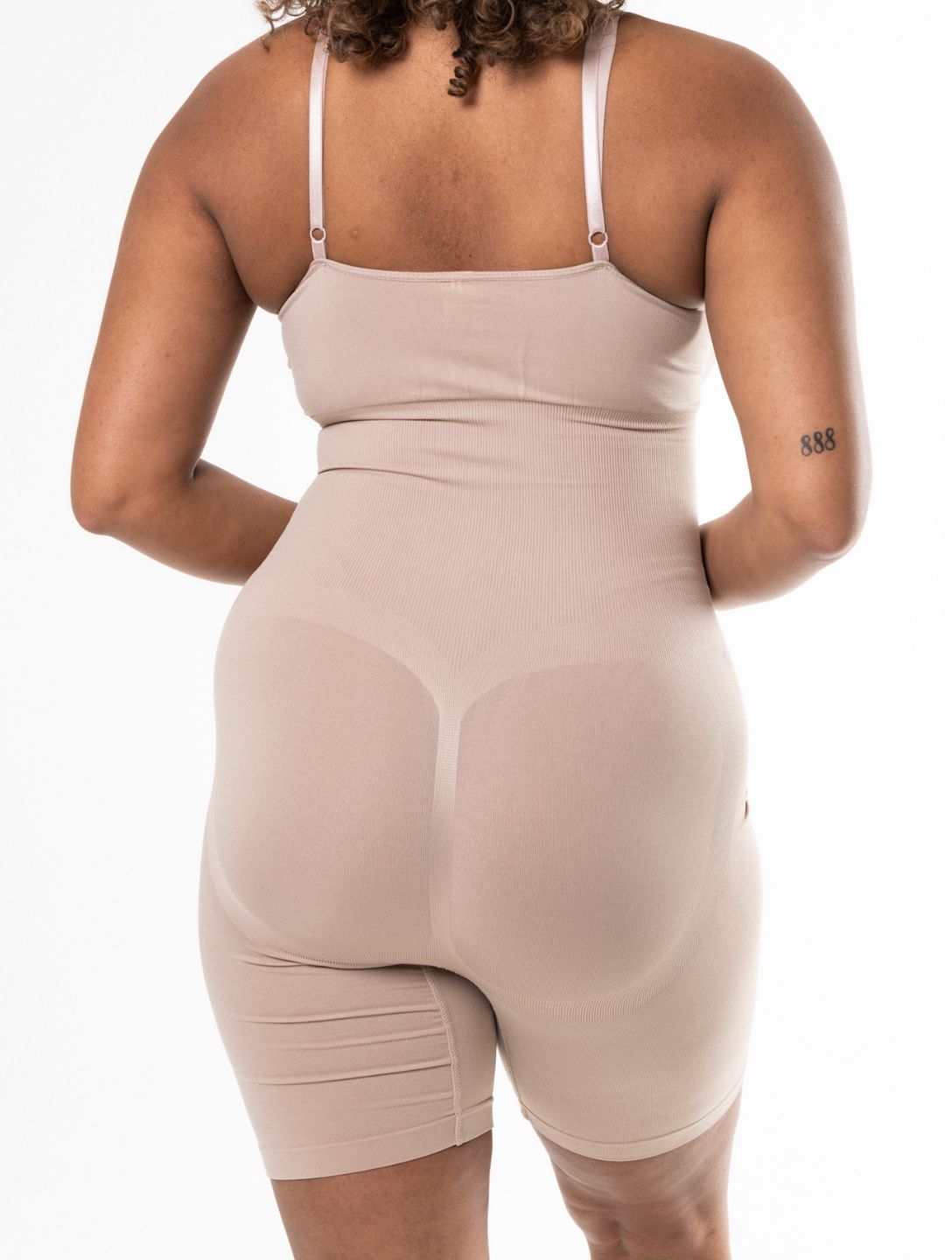 Nahtloser Body Shaper für Selbstbewusste Kurven